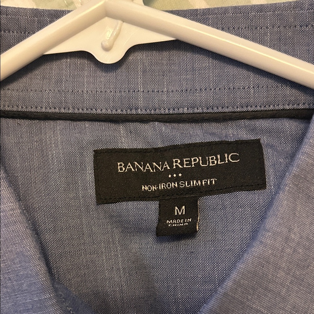 Banana Republic dress shirt in blue.
Medium. Worn once, perfect.